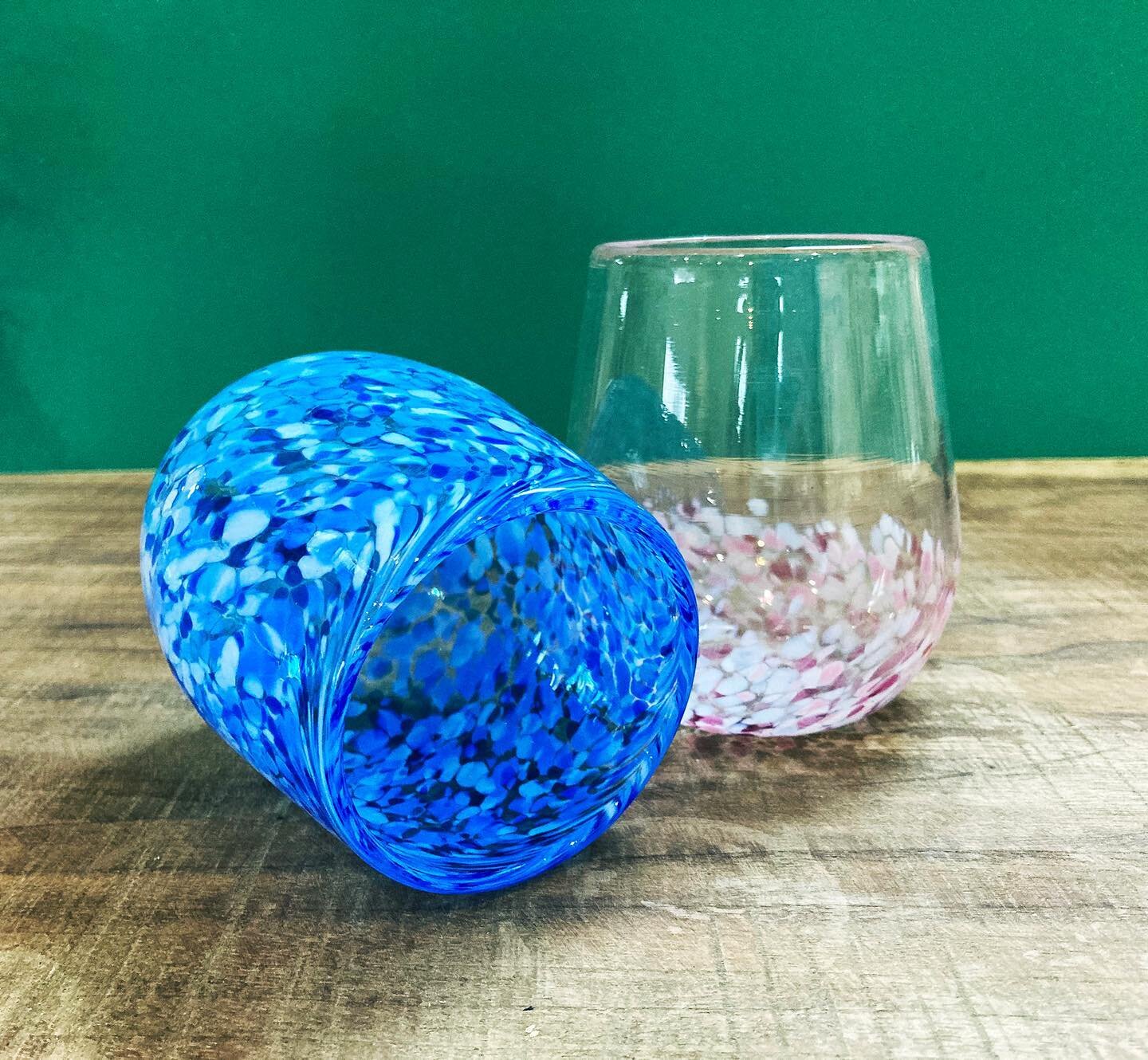 Looking for some summer fun? Join us for a beginner Wine Glass class! After heating glass in the hot shop, cool down with a drink sipped out of your very own handmade vessel 🔥😌🧊🍹
Wine Glass classes offered Saturday 7/10 and 7/31. Full schedule a