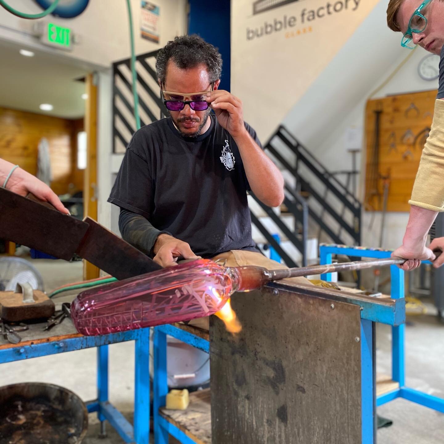 We&rsquo;re hosting glass artist, teacher, and Corning Museum Rakow grant recipient @anserglass this week in the hotshop! Incredibly cool work being made 😍😍😍
#glass #glassblowing #glassartist #glassblowersofig #hotshop #bubblefactoryma #leotecosk